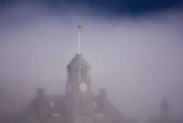 23 September 2022 - 08:03:38
Looking the other way at Britannia Royal Naval College on top of which we find the Golden Hinde seeking, and finding, the sun.
----------------
Sun and mist over BRNC